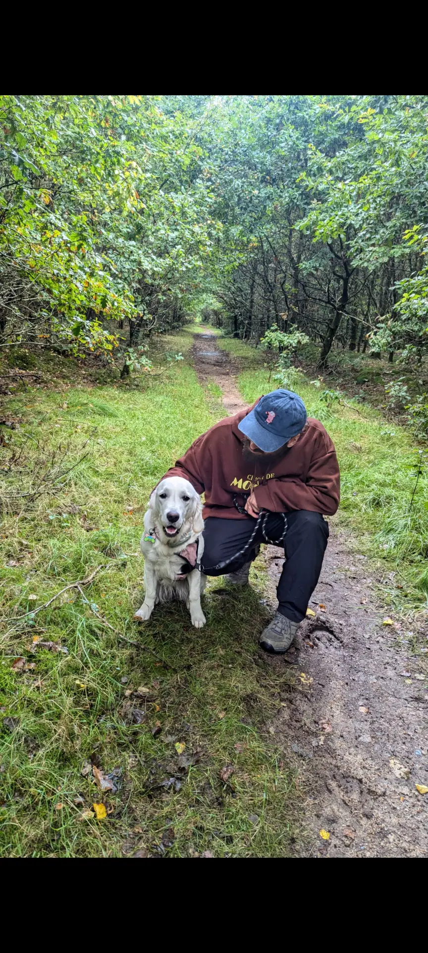 Benjamin på skovtur med sin hund nær Vandel