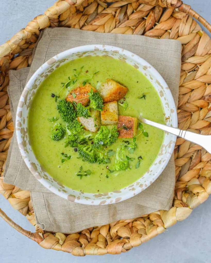 Nem broccolisuppe
