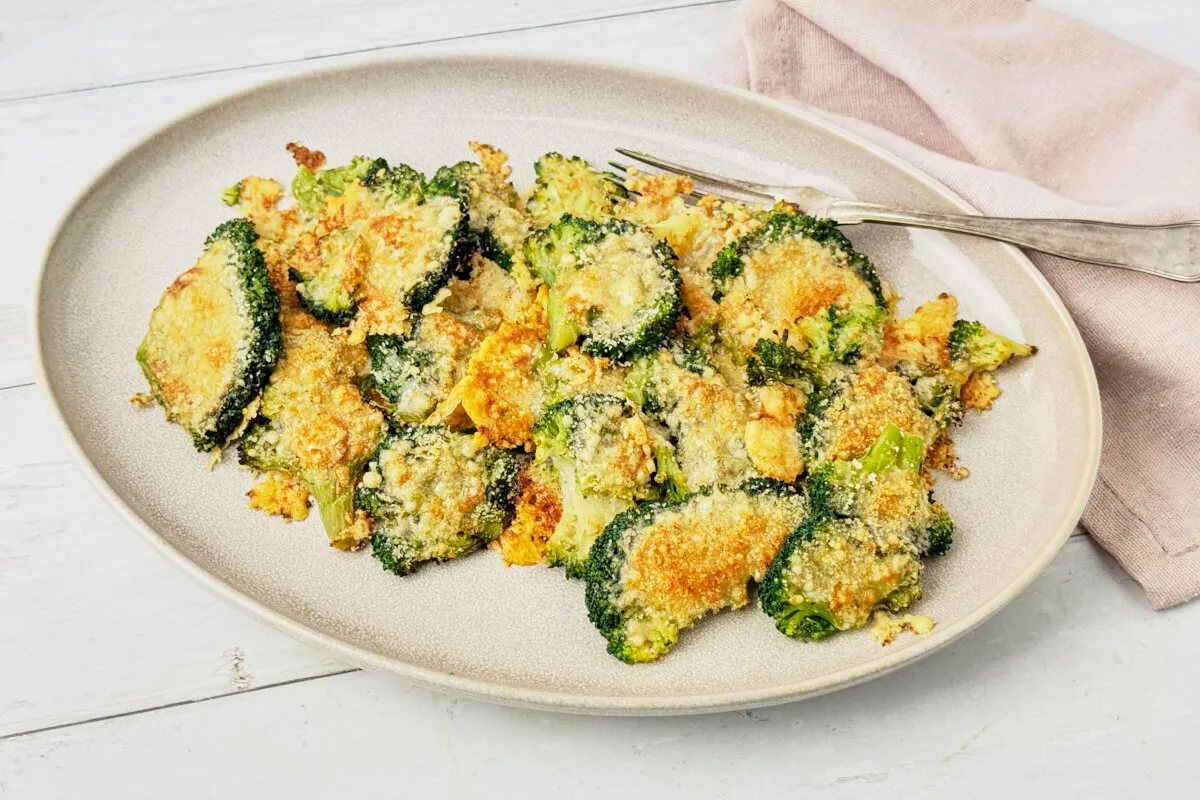 Knust broccoli med parmesan