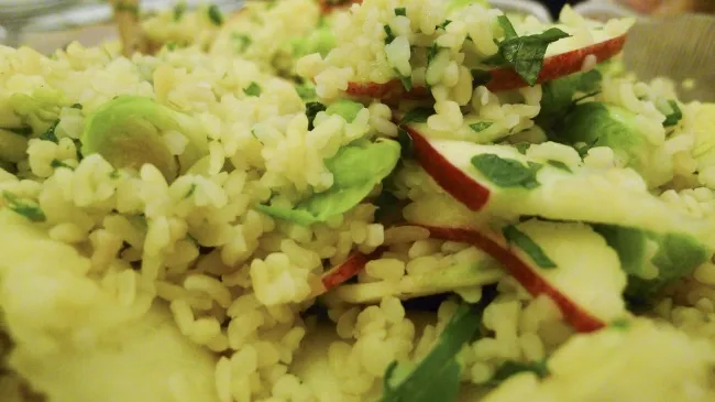 Bulgursalat med rosenkål