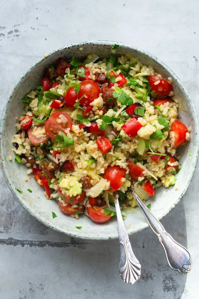 Bulgursalat med bagte peberfrugter