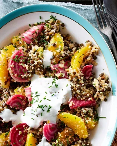 Kardemommekrydret bulgursalat med bolsjebeder