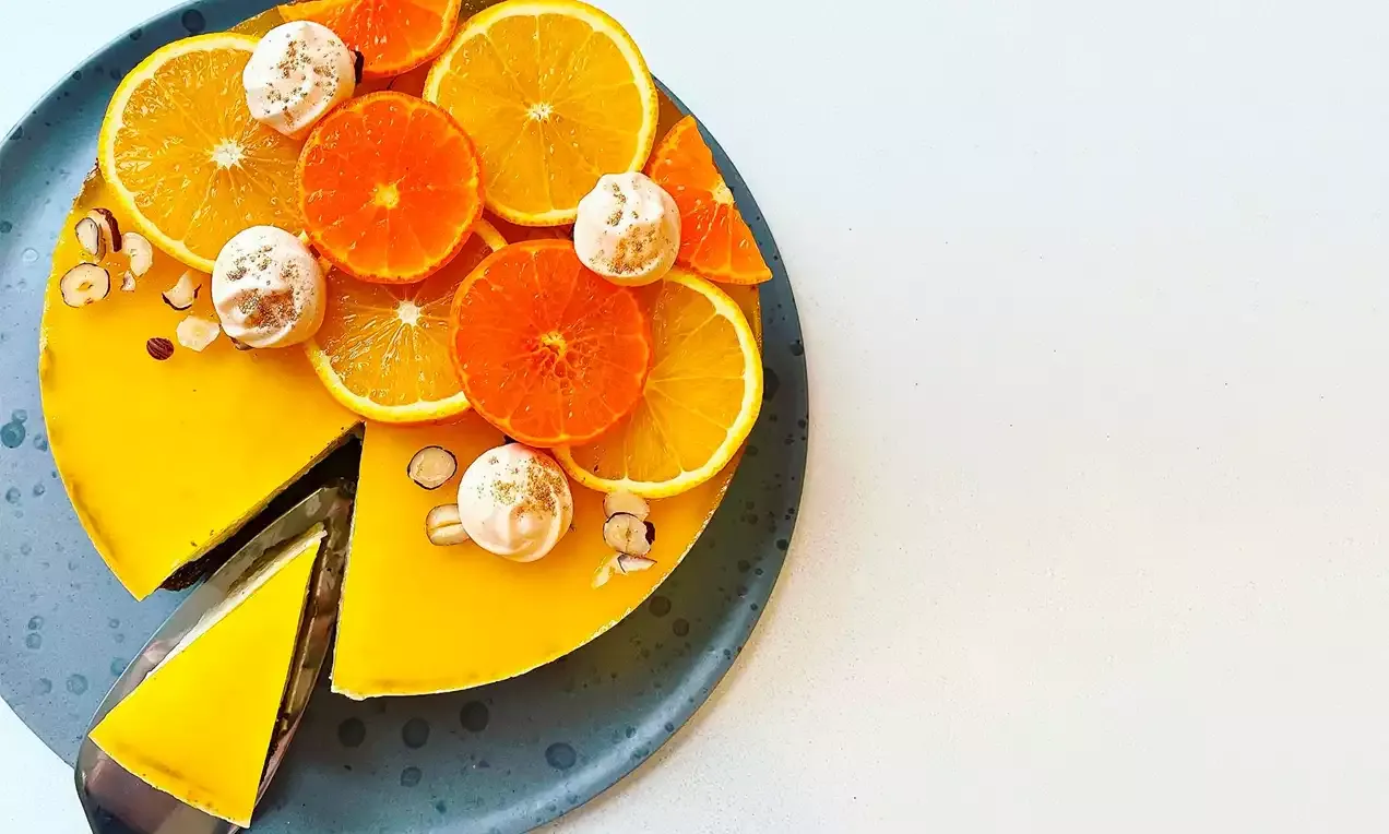 Moussekage med appelsin og hvid chokolade