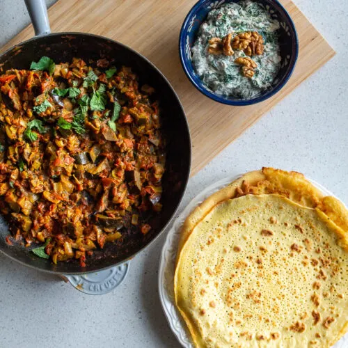 Persisk auberginegryderet med tomat, hvidløg og krydderier