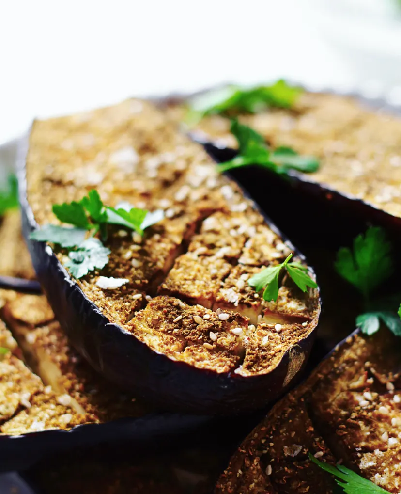 Bagt aubergine med citron-skyr-dressing