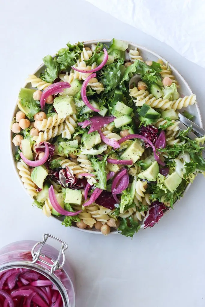 Pastasalat med avocado