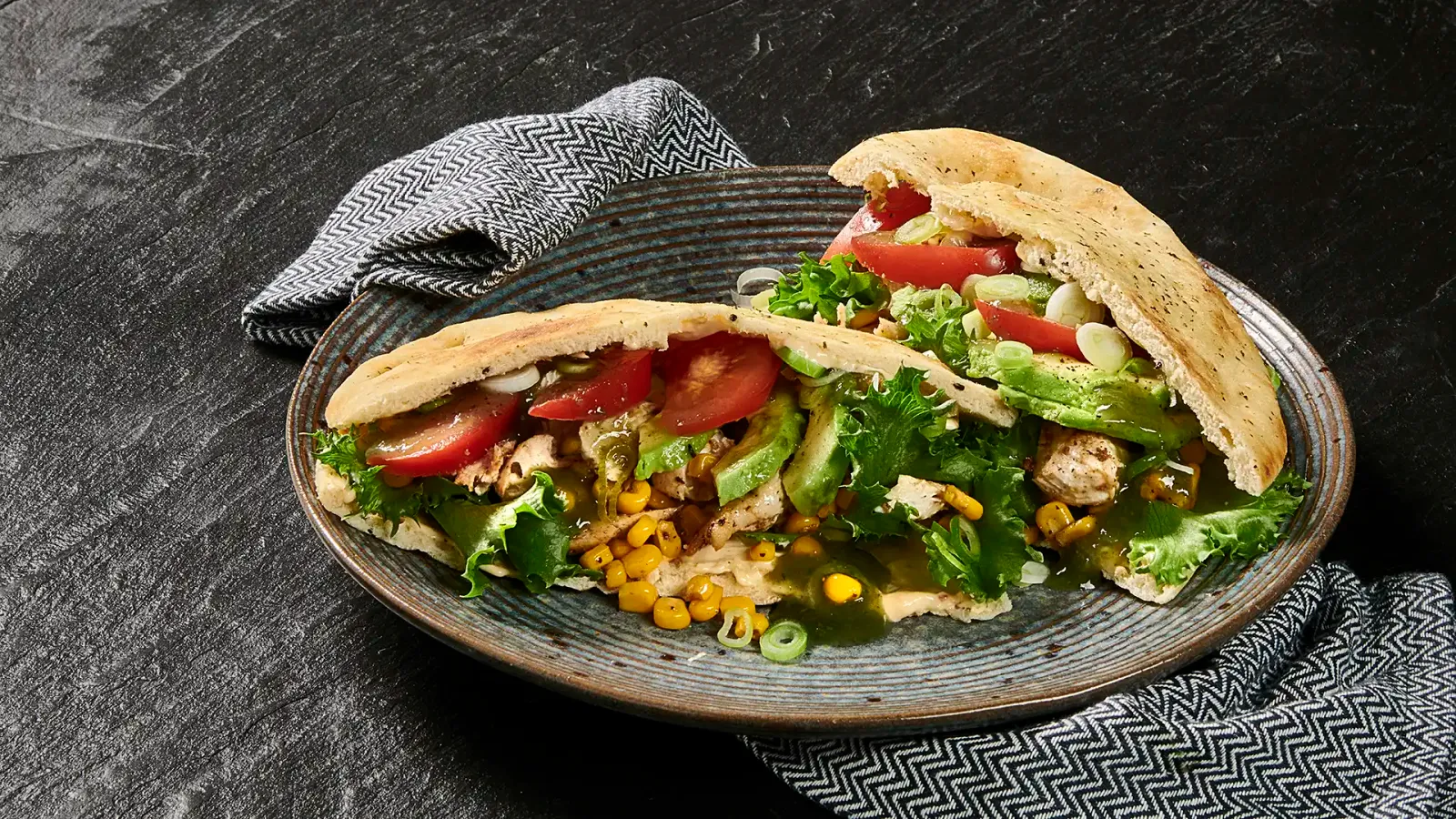 Mexican Style Sandwich med kylling, majs, avocado og chili