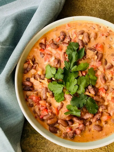 Vegetarisk gryderet med bønner og chili