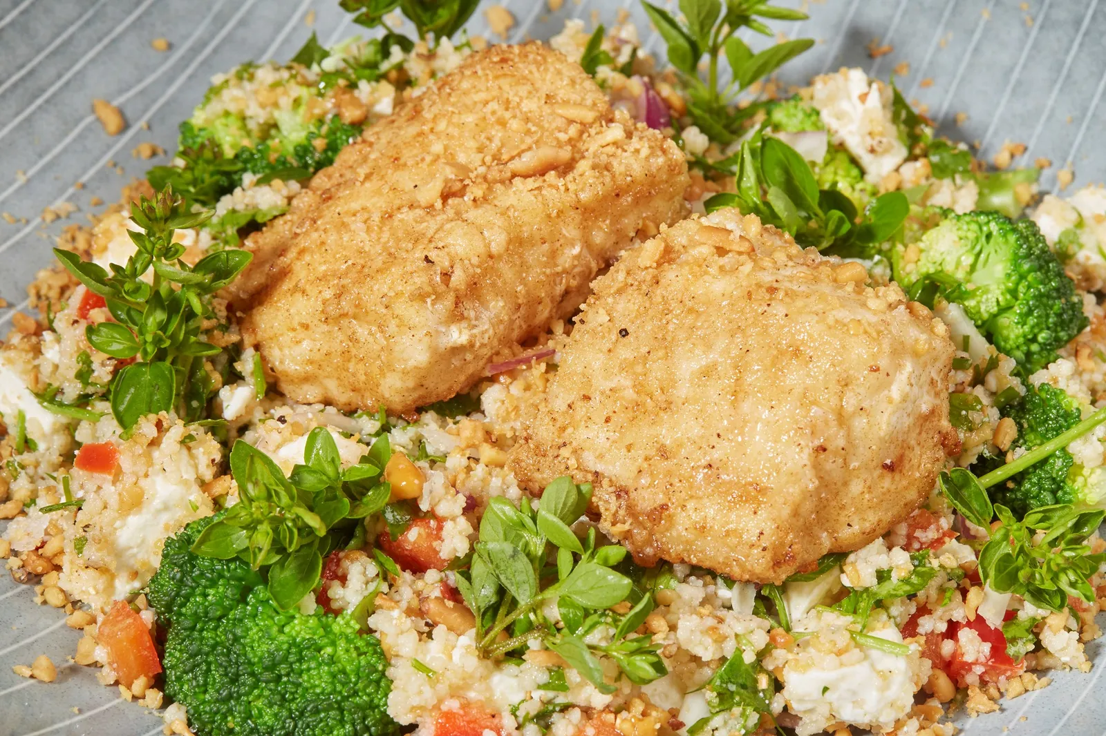 Stegt mørksejfilet med bulgur, tomat og feta