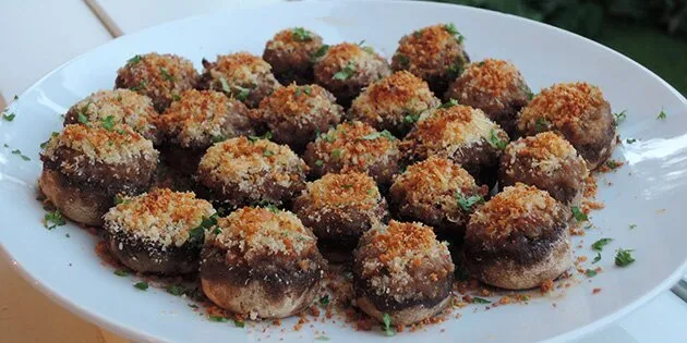 Fyldte champignon med hvidløg og ost