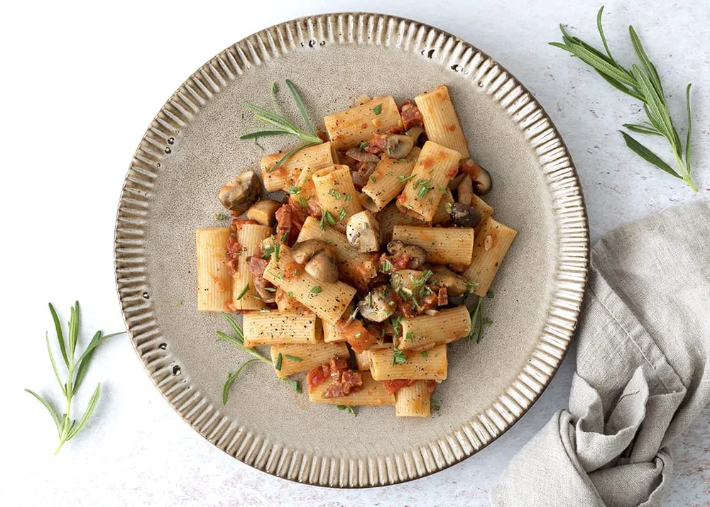 Pasta med chorizo og svampe