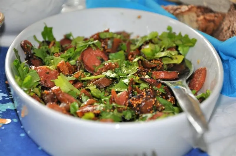 Chorizo stegt med figner og bredbladet persille