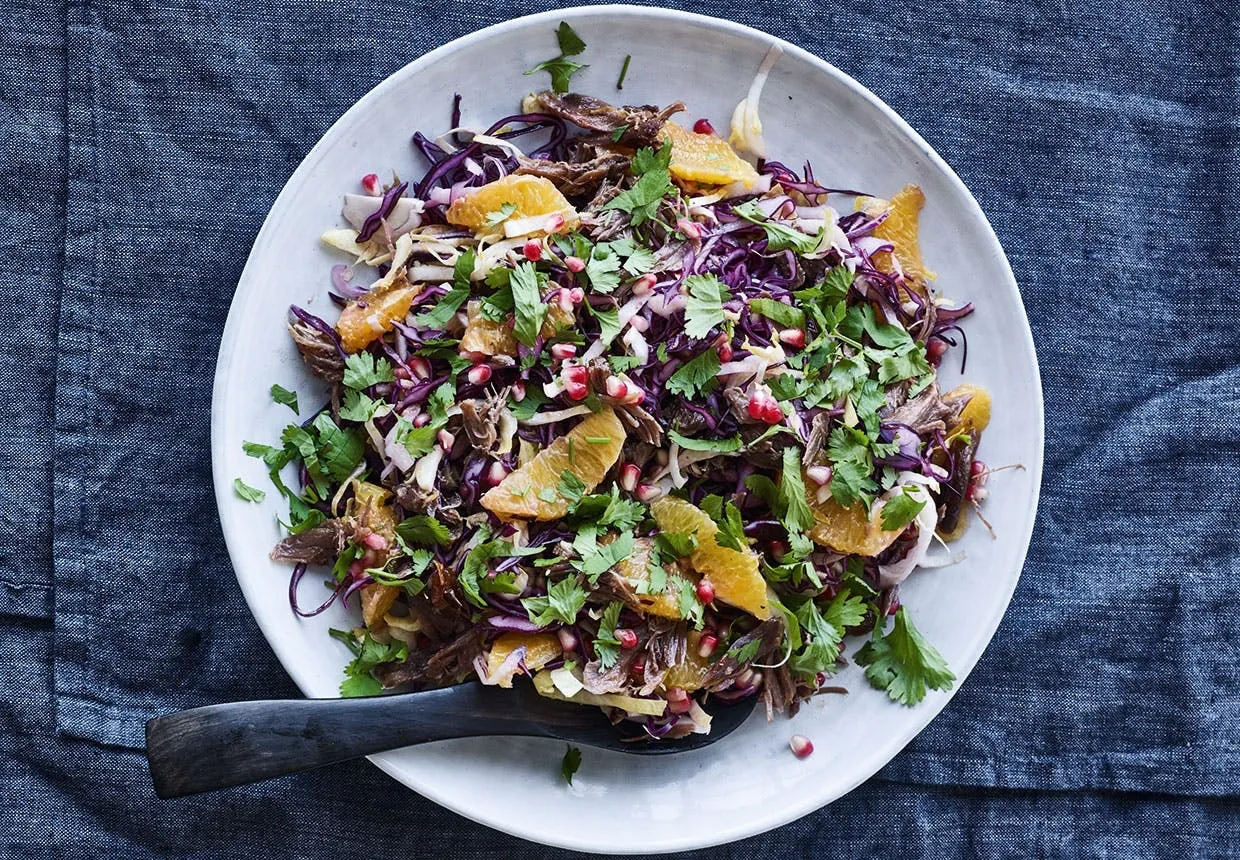 Sprød kålsalat med appelsin og andeconfit