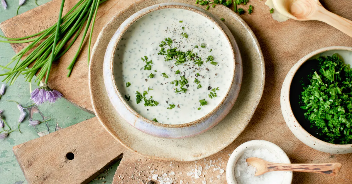 Creme fraiche dressing med purløg