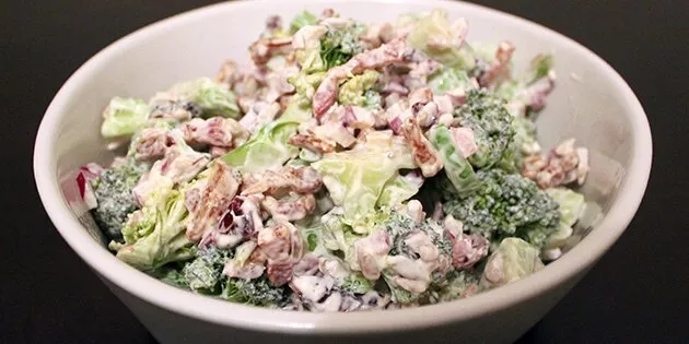 Broccolisalat med creme fraiche