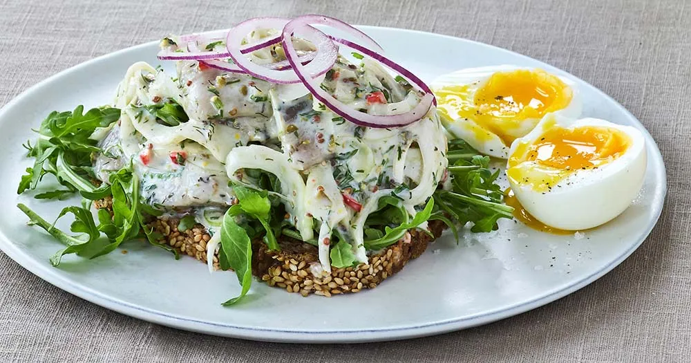 Marinerede sild med chili og dild