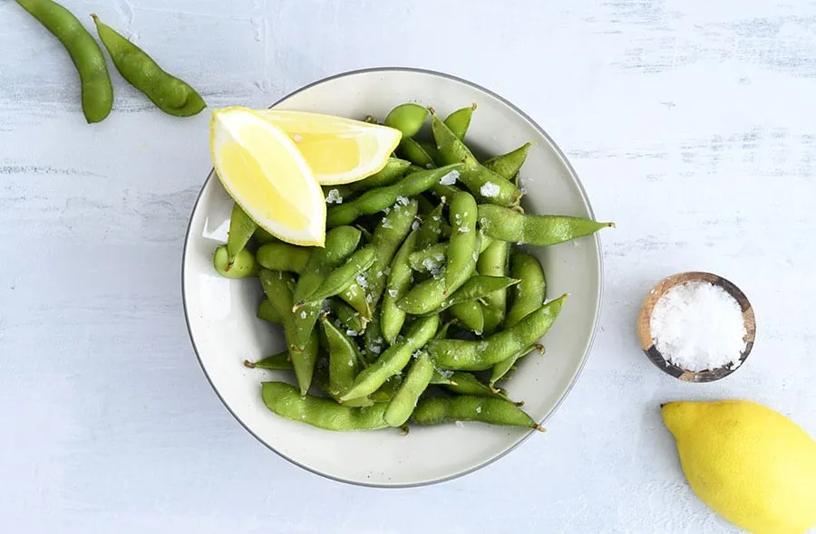 Edamamebønner med salt og citron