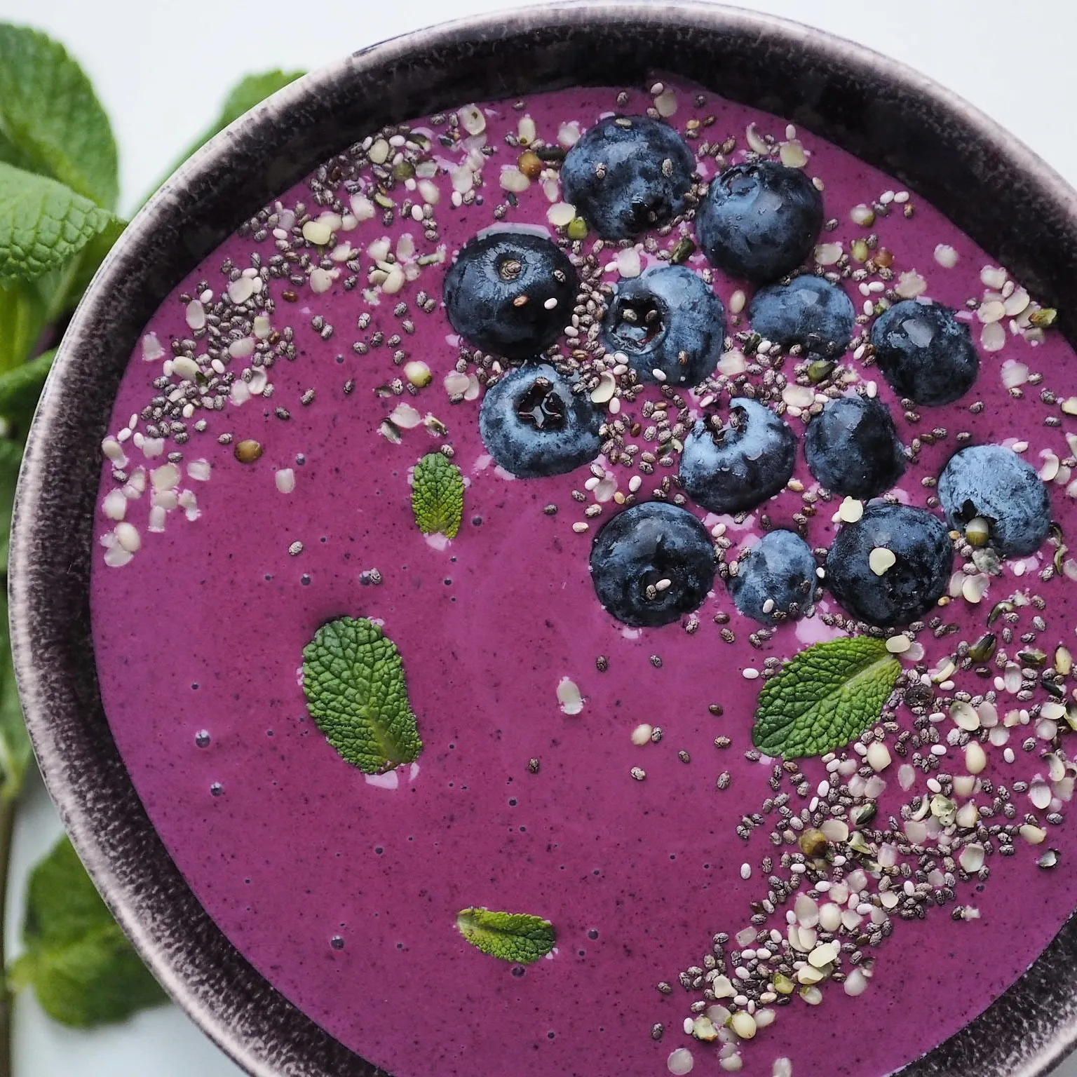 Blåbærsmoothie med edamamebønner og mynte