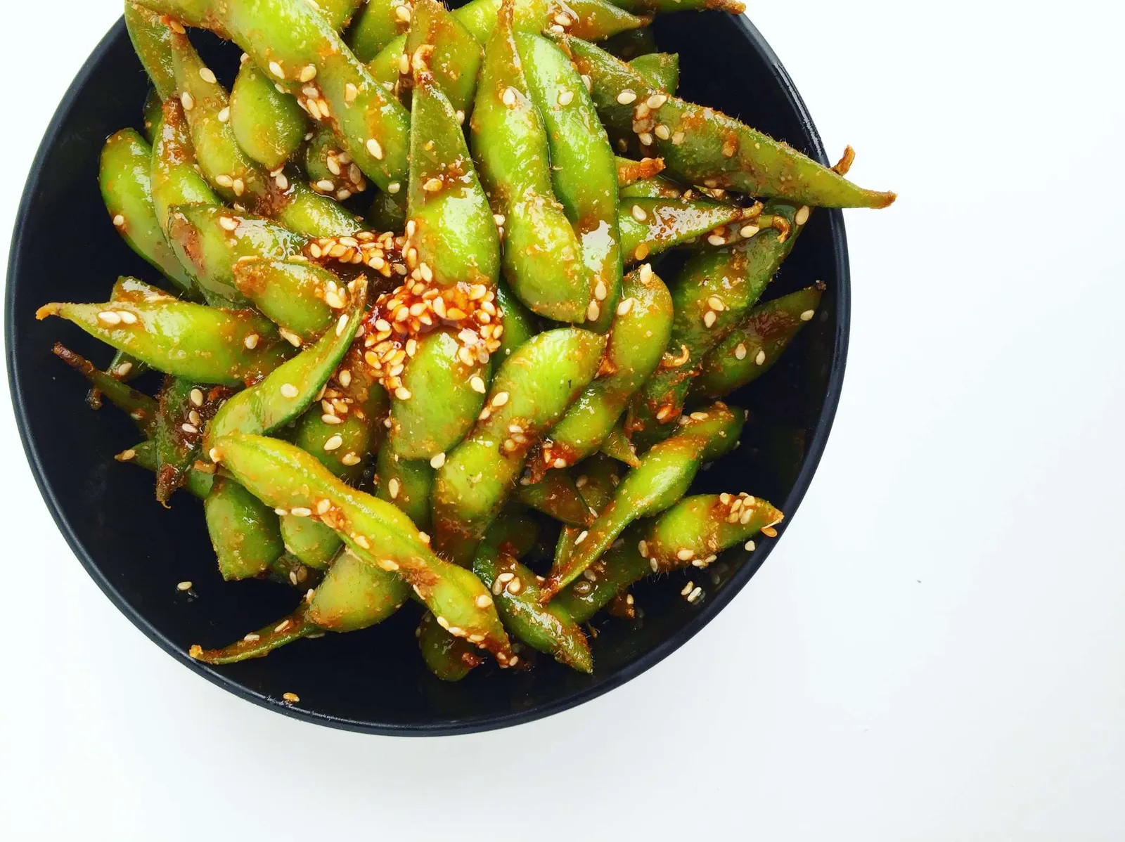 Chilimarinerede edamamebønner