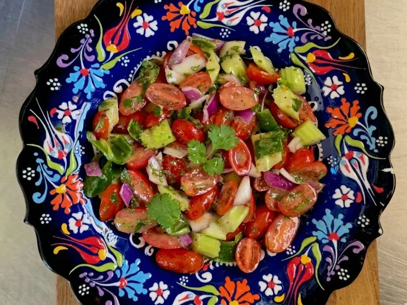 Nem tomatsalat med estragonvinaigrette