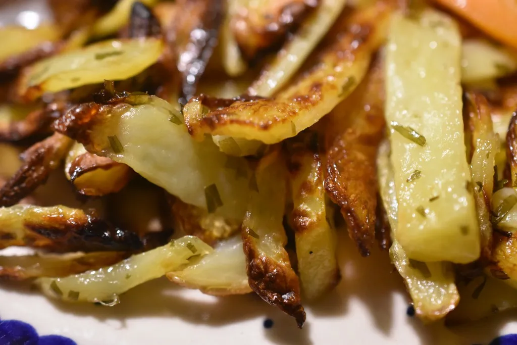 Pommes frites med estragon og hvidvinseddike