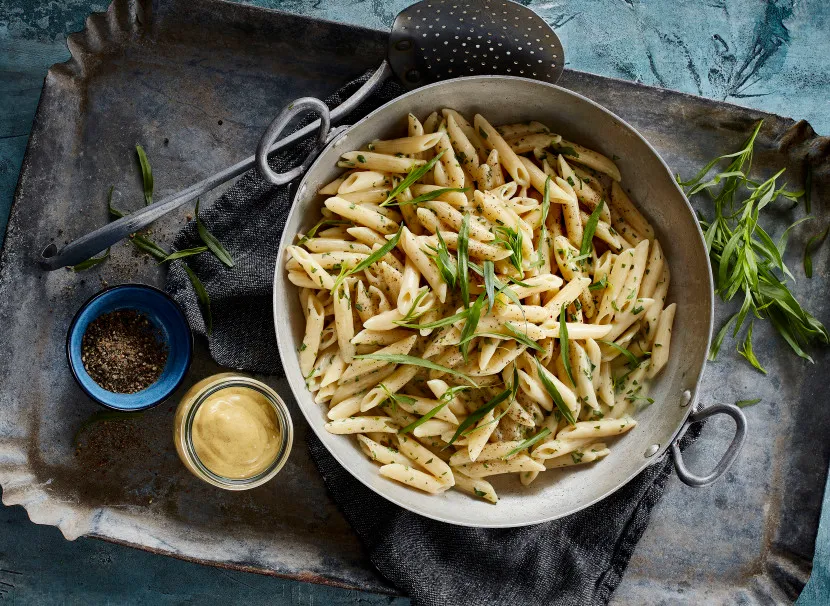 Pasta i cremet sauce med estragon