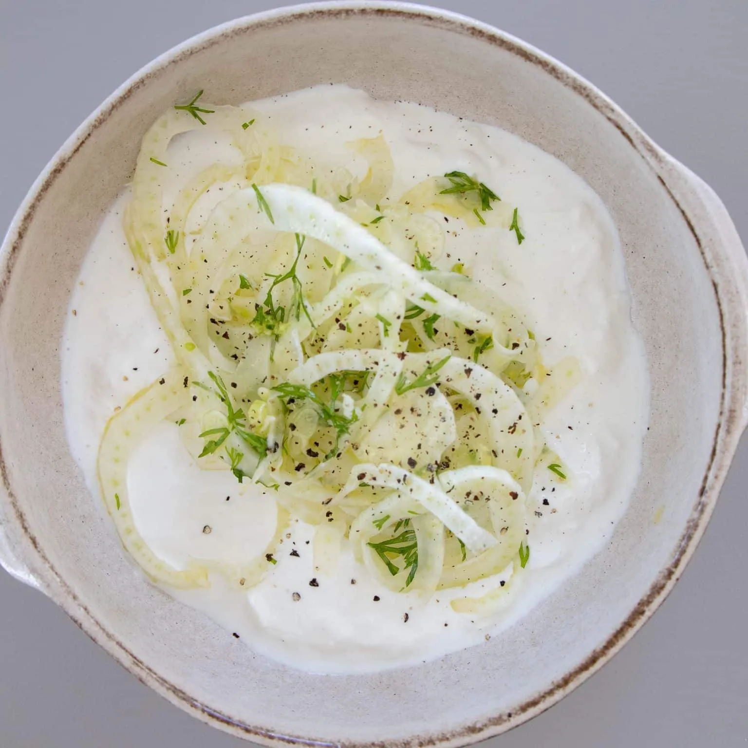 Stracciatella med fennikel og dild