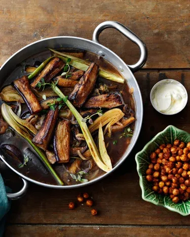 Auberginegryde med fennikel og ristede kikærter
