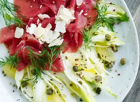 Fennikel-carpaccio med oksekød