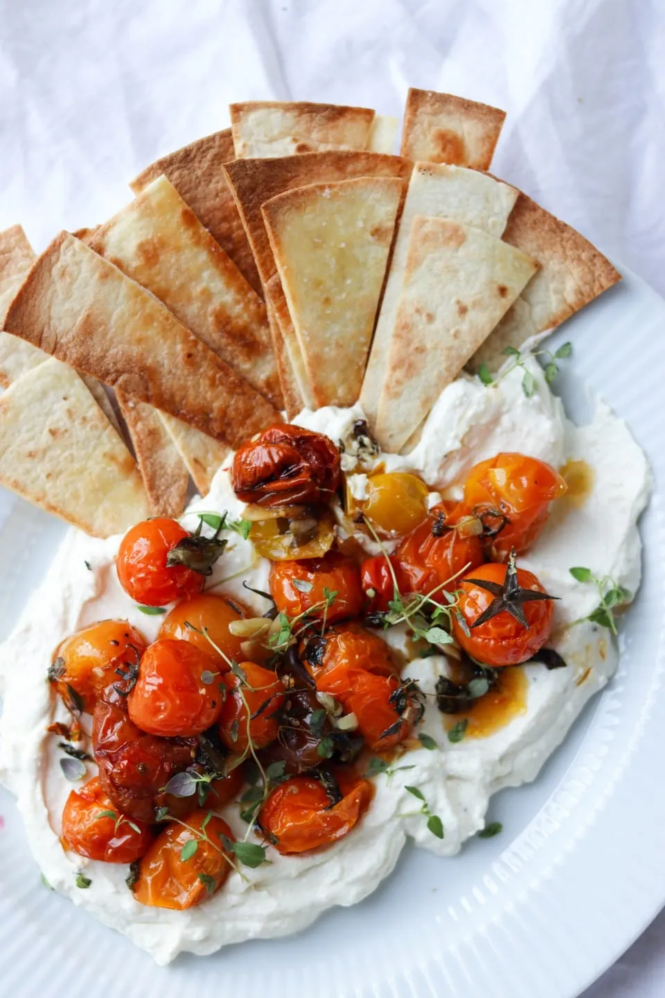 Fetadip med hvidløgsbagte tomater
