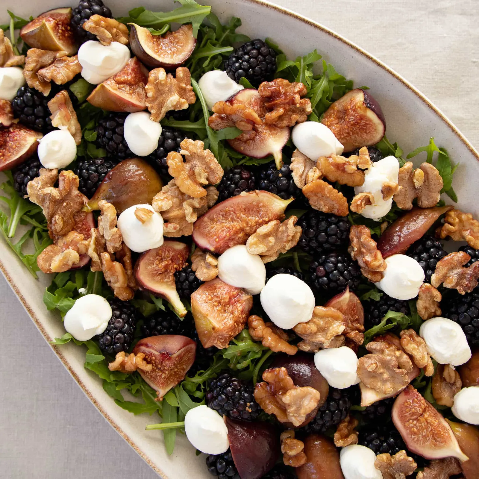 Salat med bagte figner og brombær
