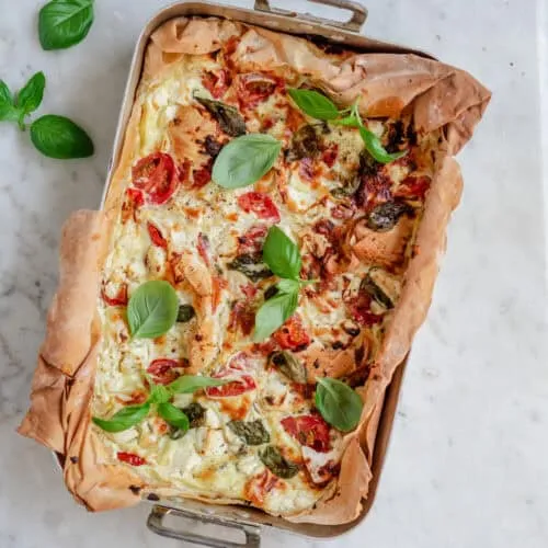 Filodejstærte med tomat og feta