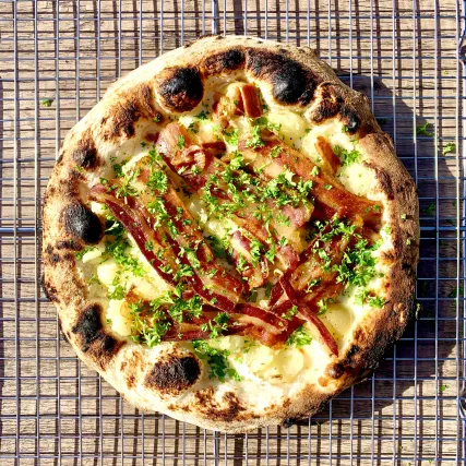 Pizza alla stegt flæsk med persillesovs