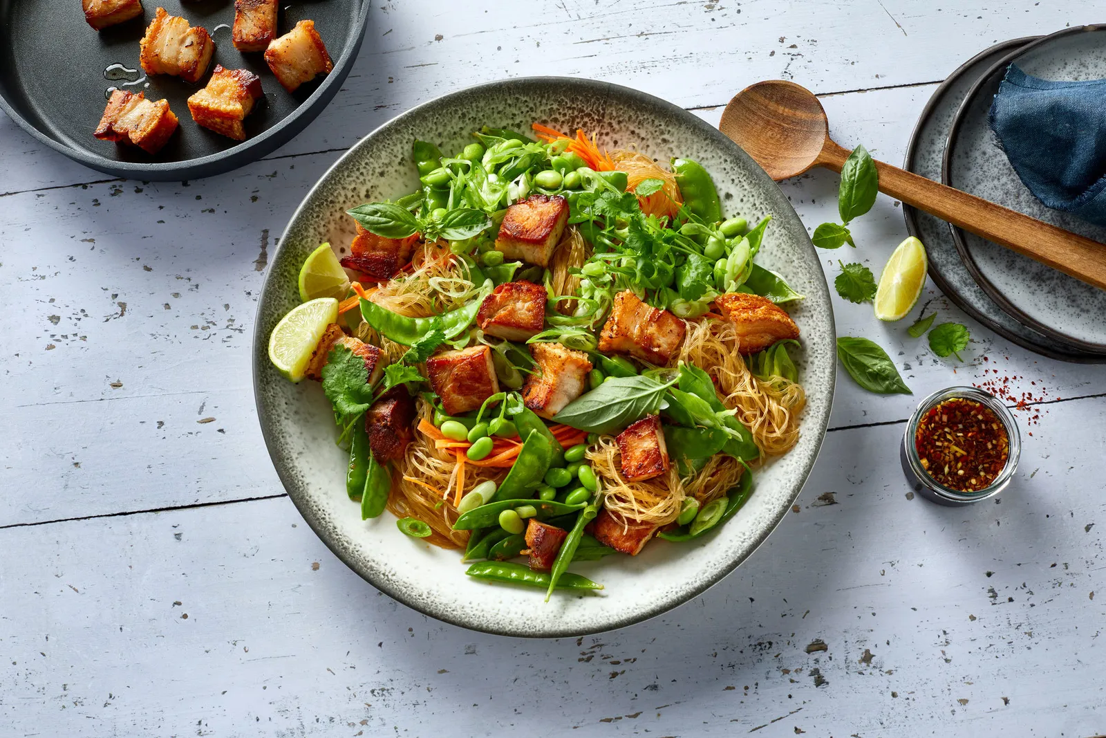 Nudelsalat med flæskesteg