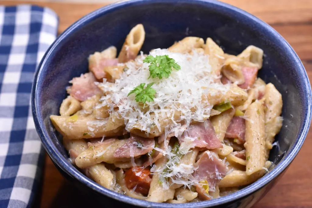 Pasta med skinke og fløde