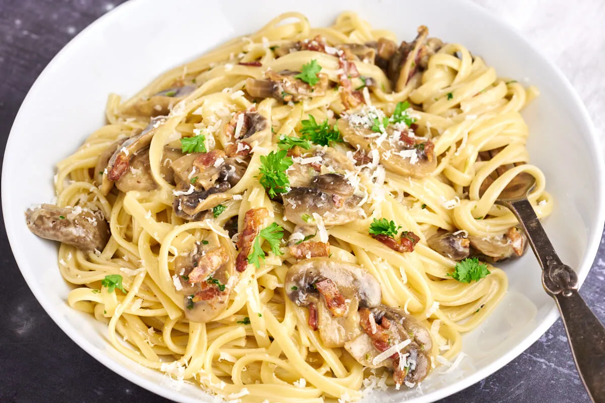 Pasta med fløde og champignon