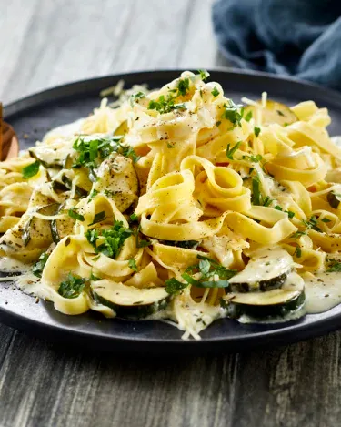 Fettuccine med squash, citron og fløde