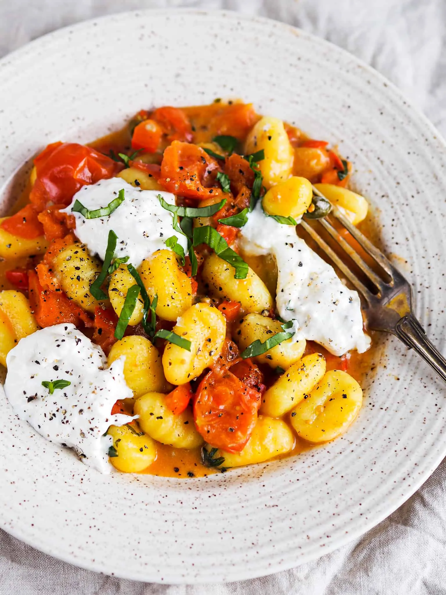 Gnocchi med tomatsauce og burrata