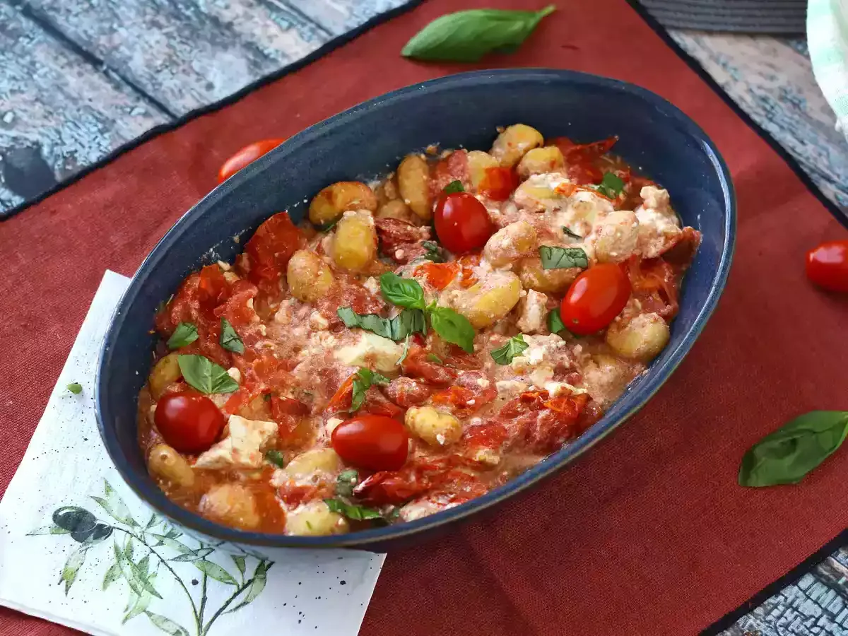 Bagte feta-gnocchi med cherrytomater i airfryer