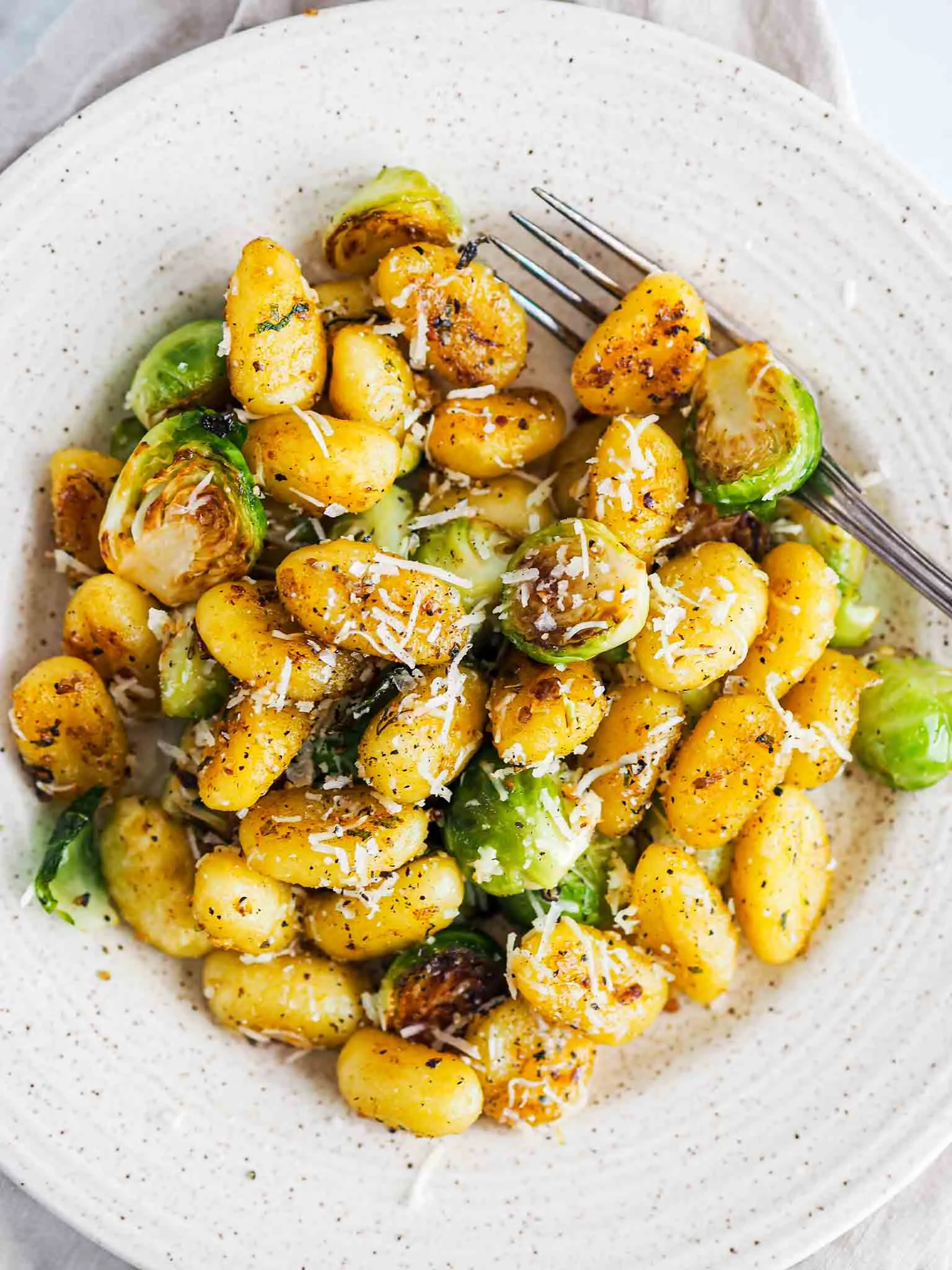 Gnocchi med rosenkål og brunet citronsmør