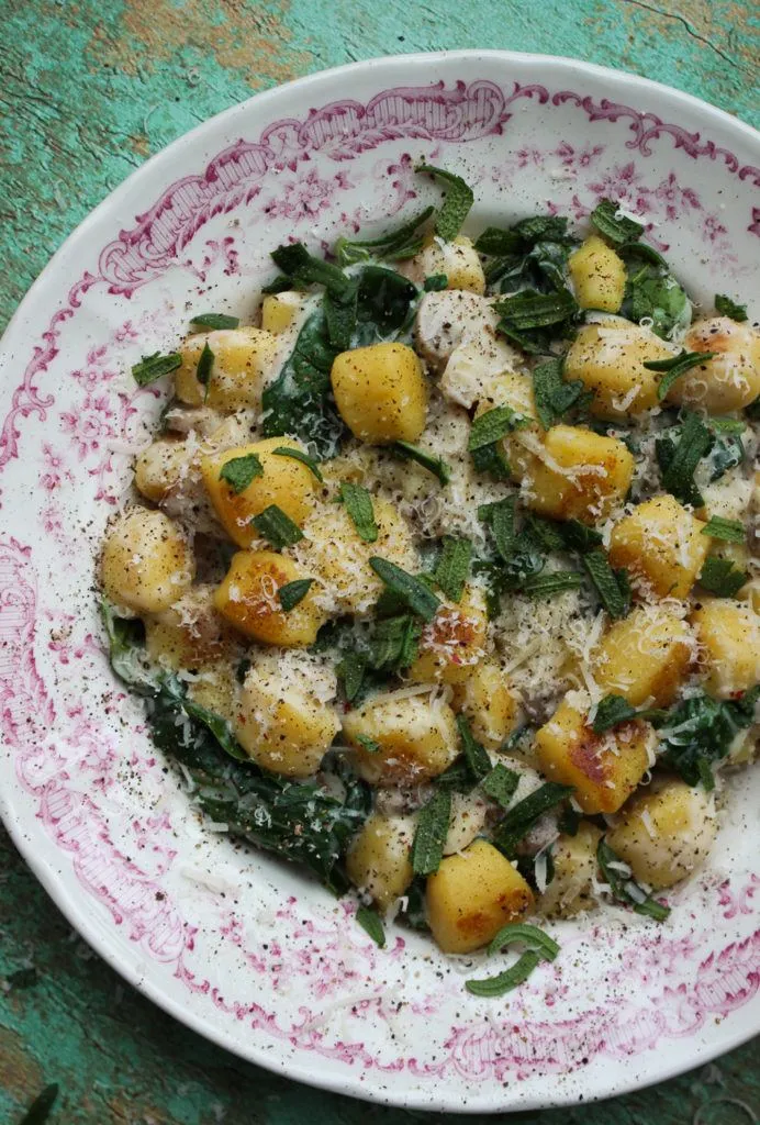 Gnocchi med svampe og spinat