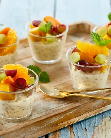 Brunchglas med græsk yoghurt og frugt