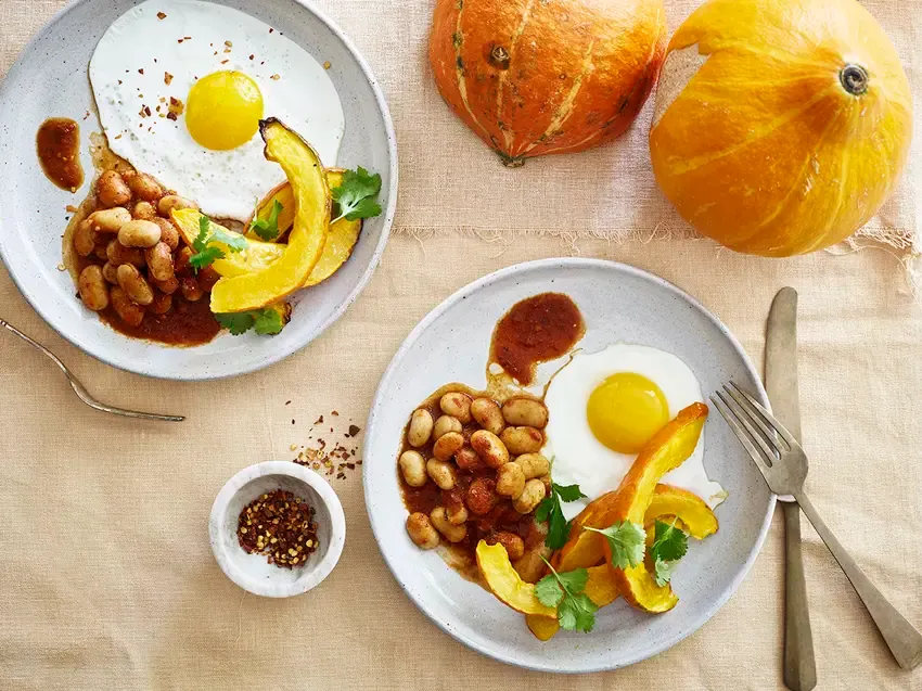 Råstegt græskar med hurtig harissa og stegt æg