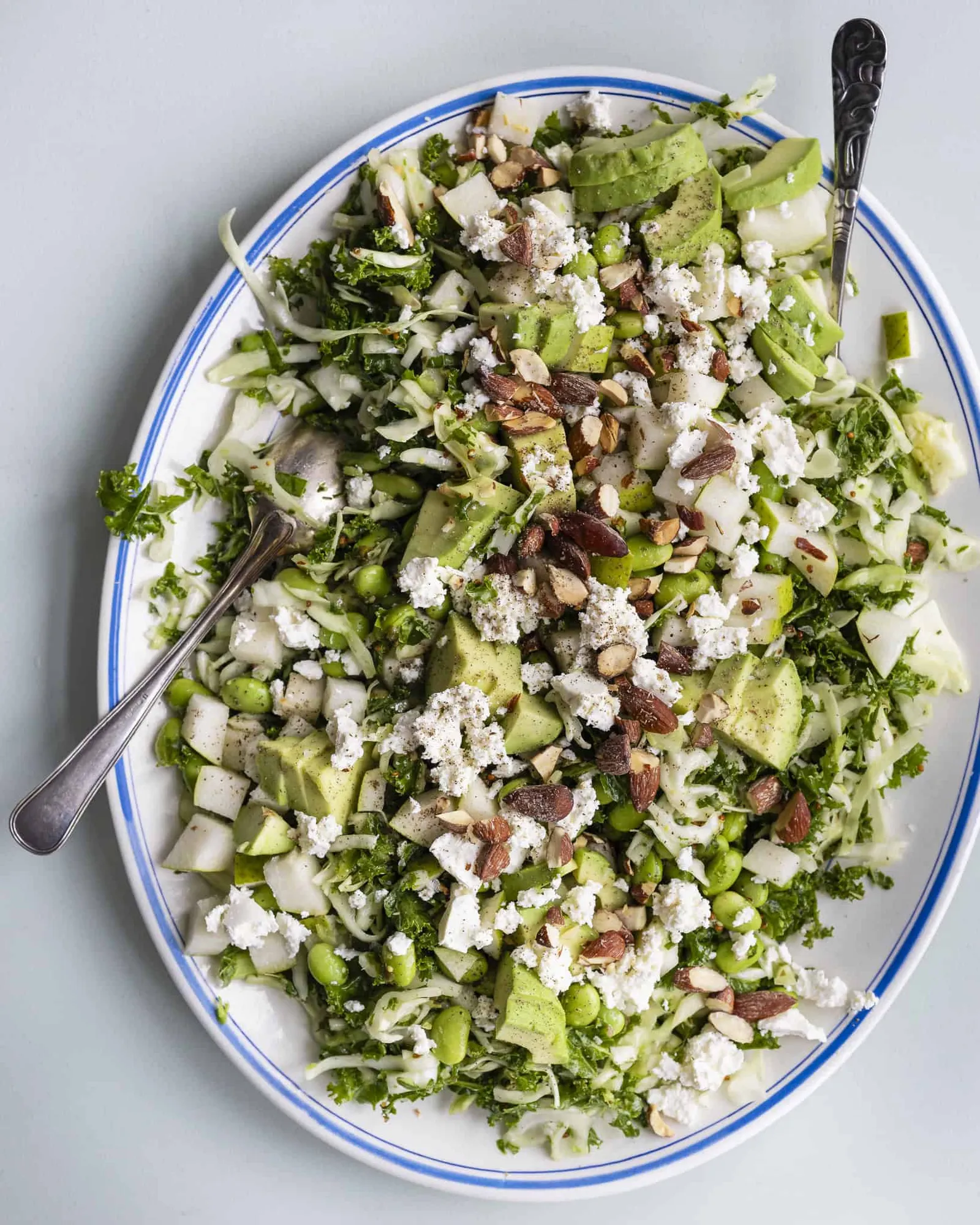 Mættende grønkålssalat med feta