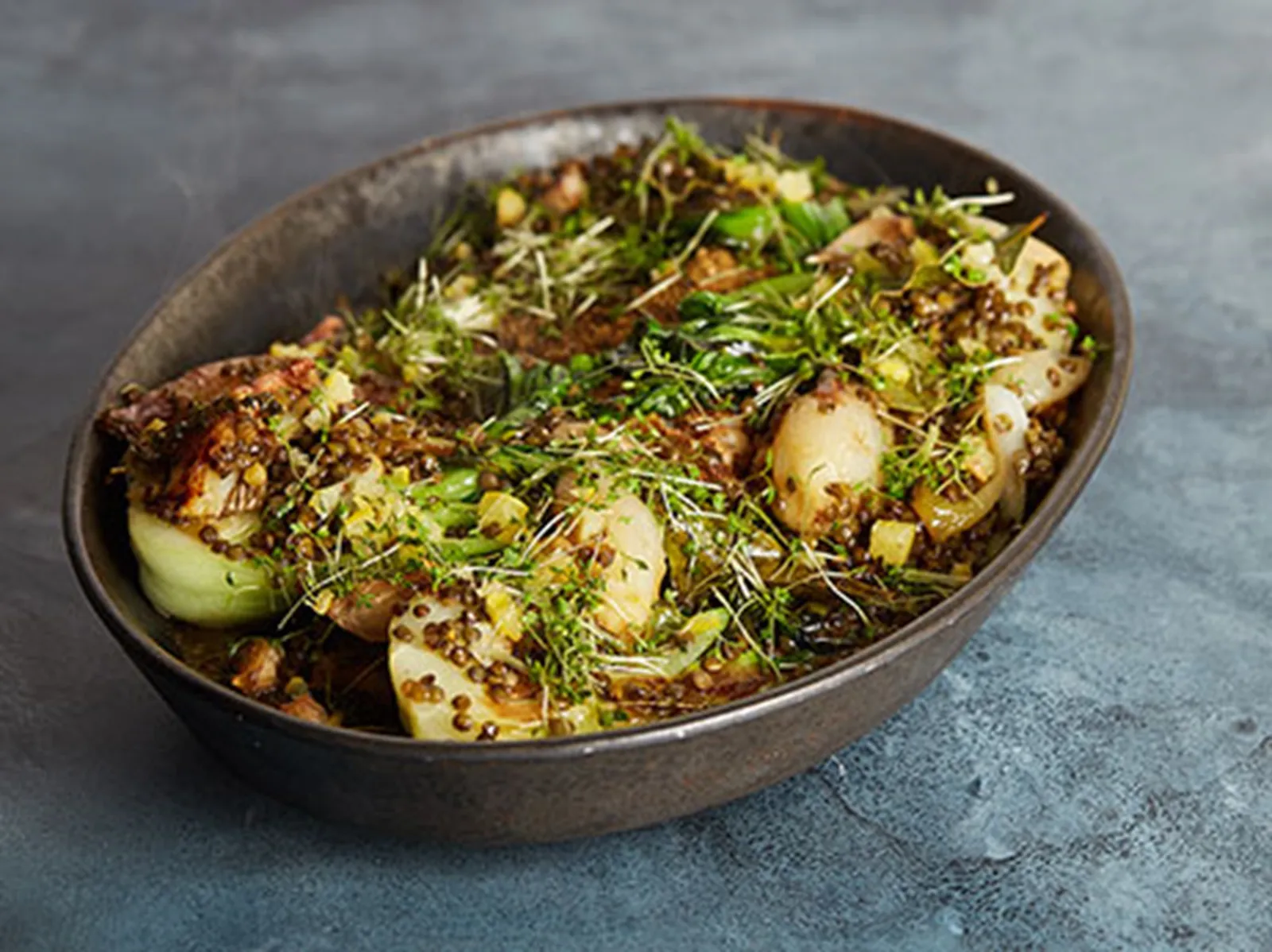 Sennepsgratineret torsk med grønne linser og pak choy