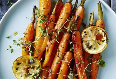Timianristede gulerødder med citron og honning