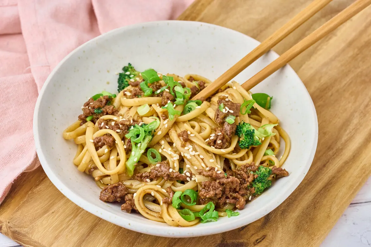 Mongolian noodles med hakket oksekød