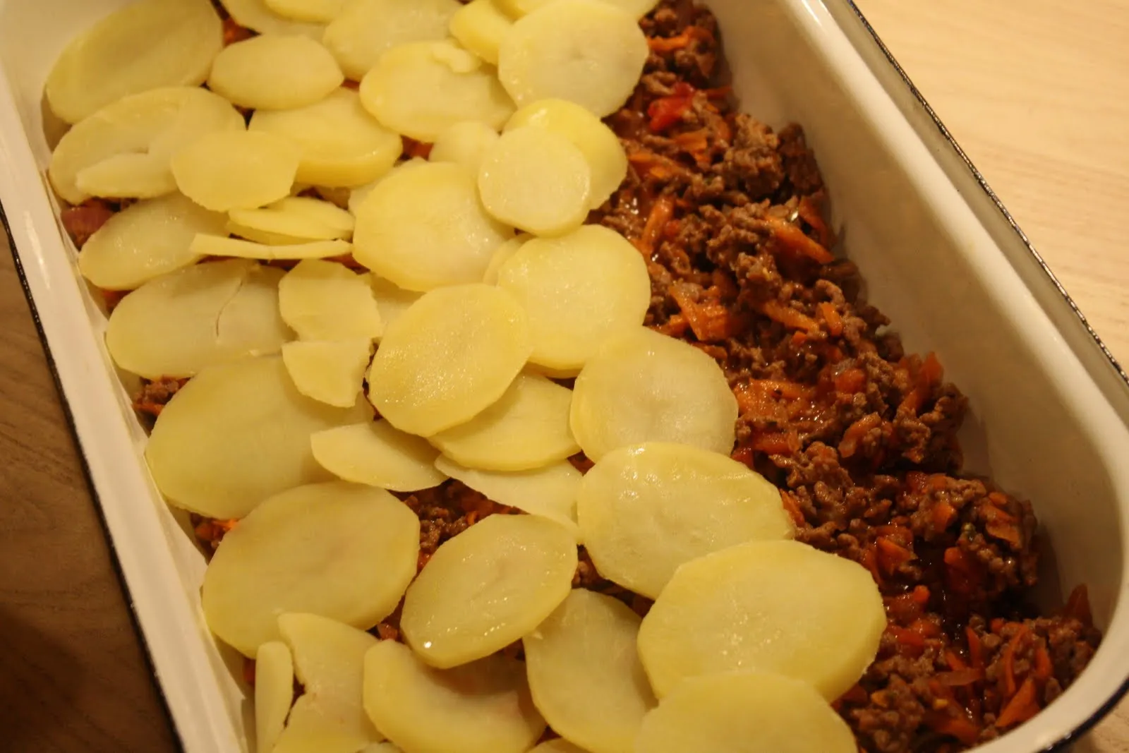 Hakket oksekød med kartoffellåg