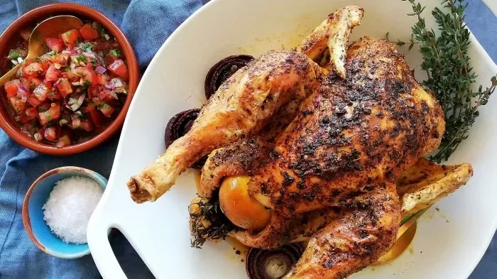 Helstegt kylling med caribisk chicken rub og pico de gallo