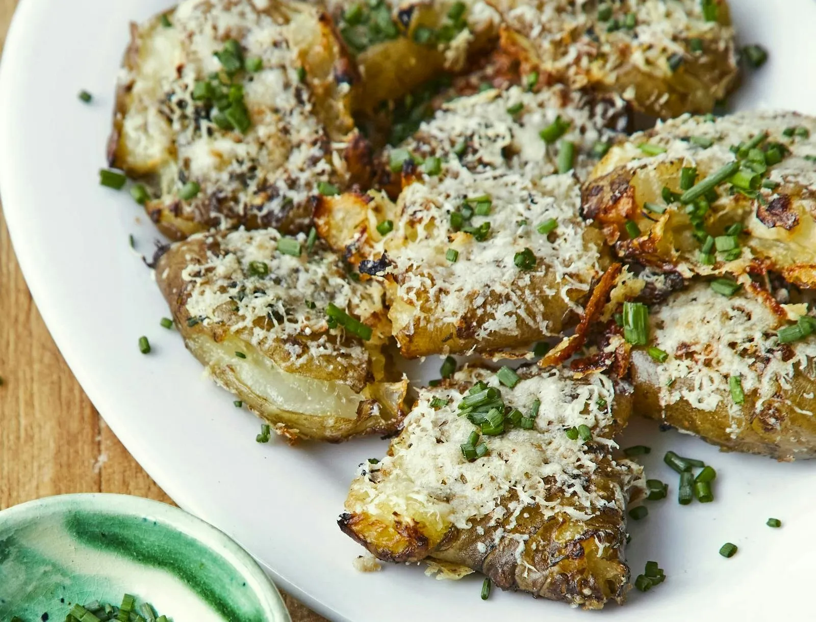 Knuste jordskokker med parmesan, hvidløg og timian